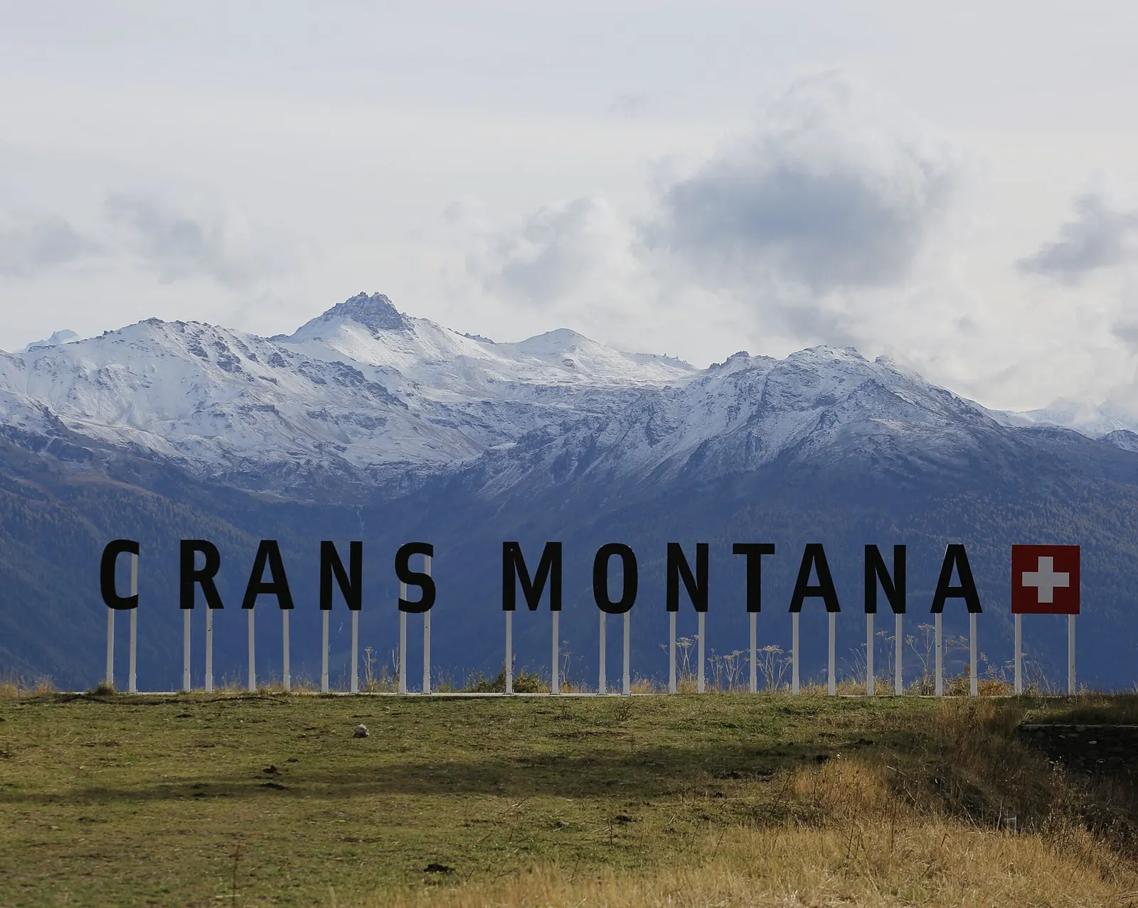 Les pistes de Crans-Montana au-dessus de la vallée du Rhône