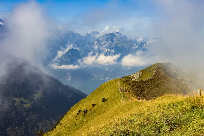 Ridge trail between Klingenstock and Fronalpstock above Stoos