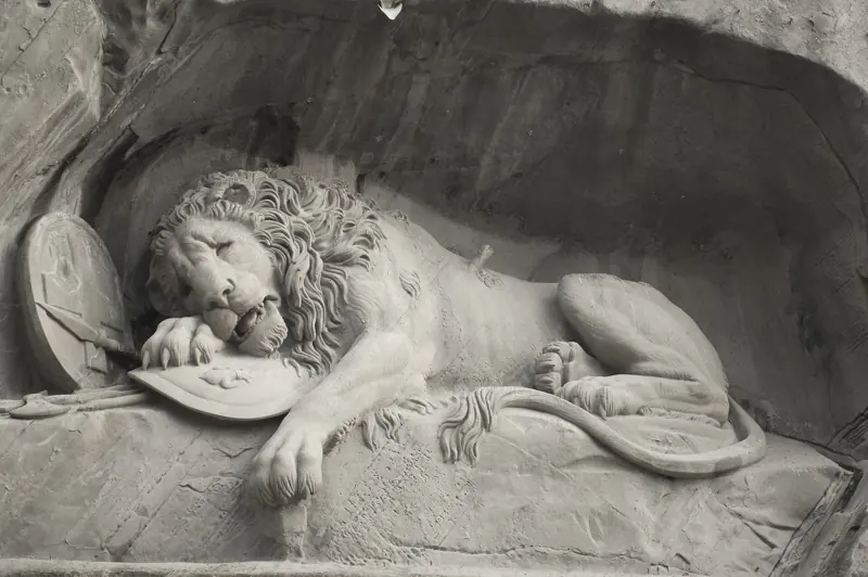 Things to do in Lucerne: the Lion Monument carved into the rock face