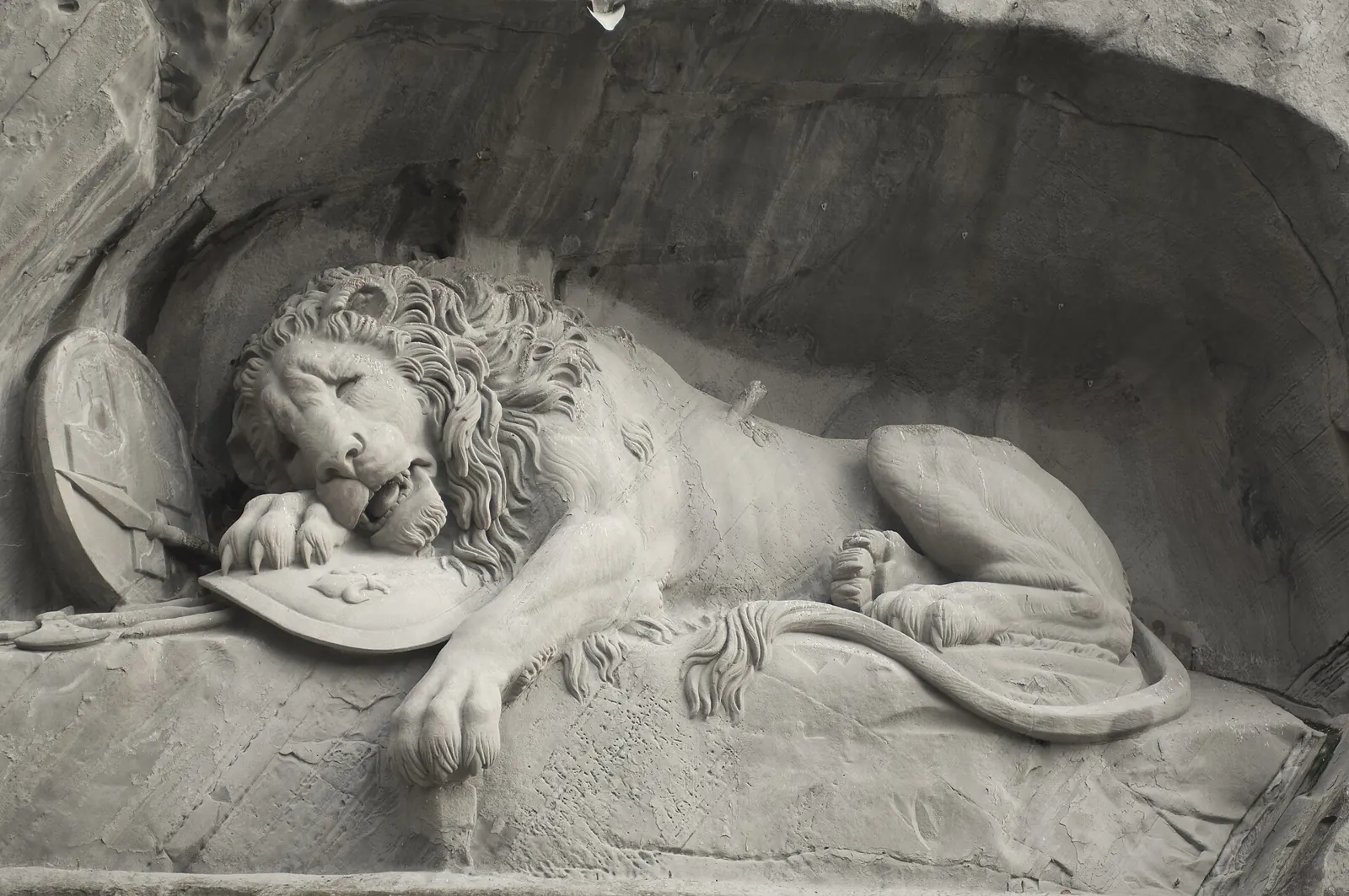 Things to do in Lucerne: the Lion Monument carved into the rock face