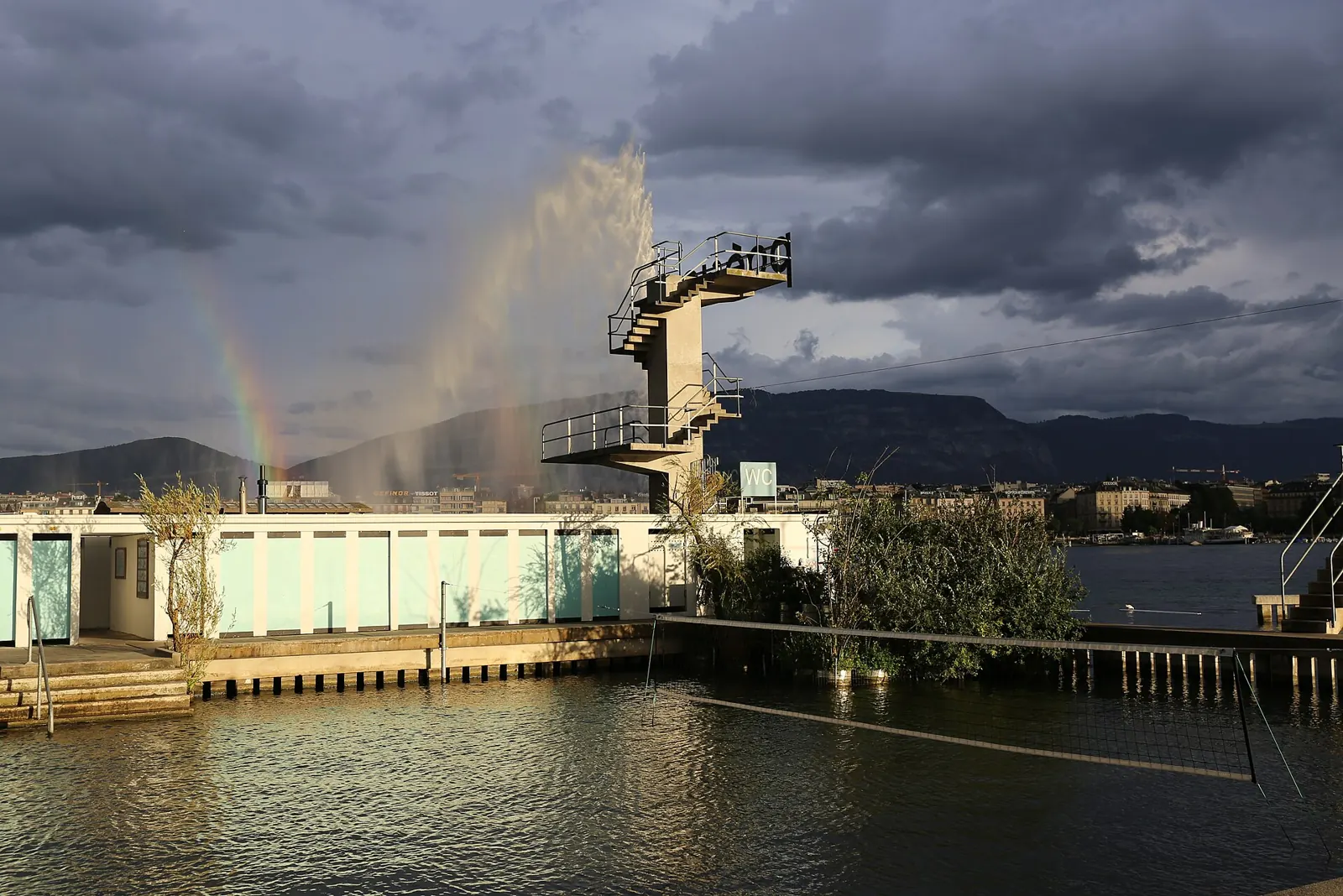 Where to stay in Geneva: the Pâquis lakefront and the Bains des Pâquis jetty